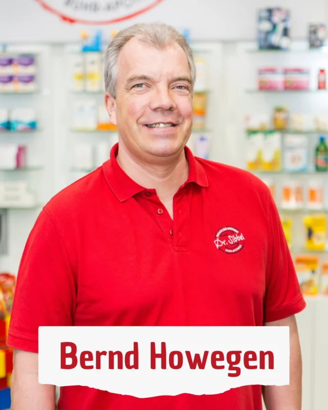 Heute stellen wir euch Bernd Howegen vor, einen echten Ur-Gestein in unserem Team! 👏 
Bernd ist schon lange ein wichtiger Teil unserer Dr. Sibbel Apotheken und sorgt dafür, dass alle Bestellungen schnell und zuverlässig bei euch ankommen. 🏡💨

Bernd kennt jede Praxis in der Umgebung und weiß ganz genau, wo jeder Kunde wohnt – mit ihm wird die Lieferung immer zu einem persönlichen Service. 😄📦

Seine langjährige Erfahrung macht ihn zu einem echten Profi im Lieferservice, der immer ein Lächeln auf den Lippen hat und pünktlich vor der Tür steht. ☀️

Danke, Bernd, für deinen tollen Einsatz! Wir sind stolz, dich im Team zu haben! 🙌❤️

#team #lieferservice #kostenloserlieferservice #apotheke #onlineapotheke #herne #wanneeickel