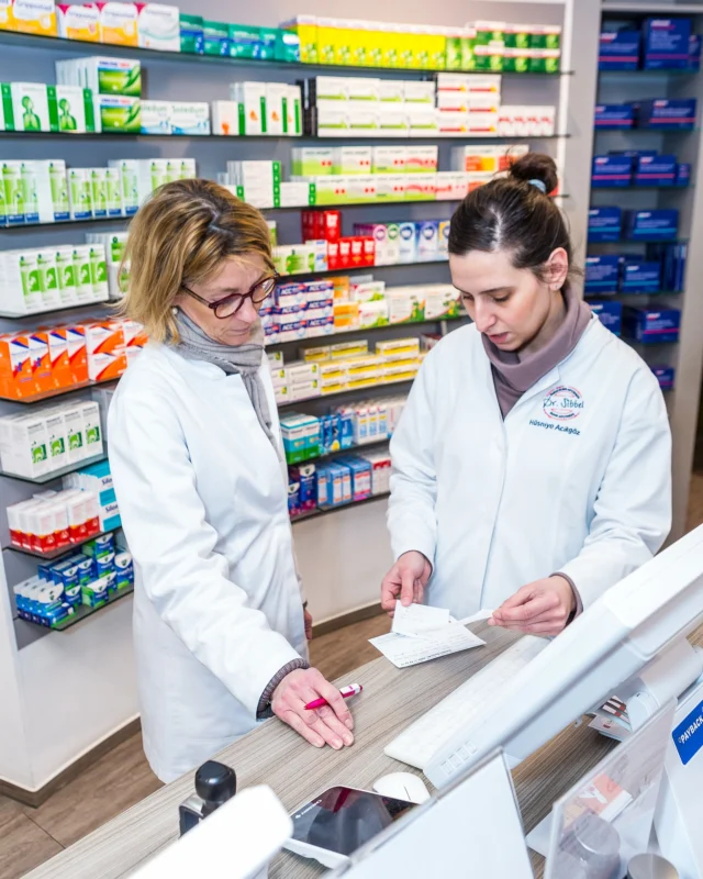 🌟 Teamwork in Aktion! 🌟 

Bei uns ist Unterstützung selbstverständlich – denn bei 
Dr. Sibbel Apotheken helfen wir uns gegenseitig, um euch den bestmöglichen Service zu bieten! 💊💬 

Egal, ob es um knifflige Rezepturen oder um komplizierte Fragen geht, wir stehen zusammen und finden gemeinsam die Lösung. 🤝
Das ist der Dr. Sibbel Spirit! ❤️

#teamwork #team #teamspirit #apothekemitherz #apotheke #onlineapotheke #apothekennotdienst #herne #wanneeickel
